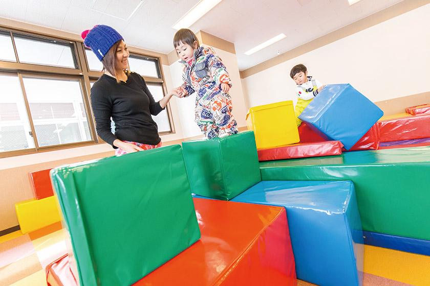広々キッズスペースで ブーツを脱いでひと休み♪