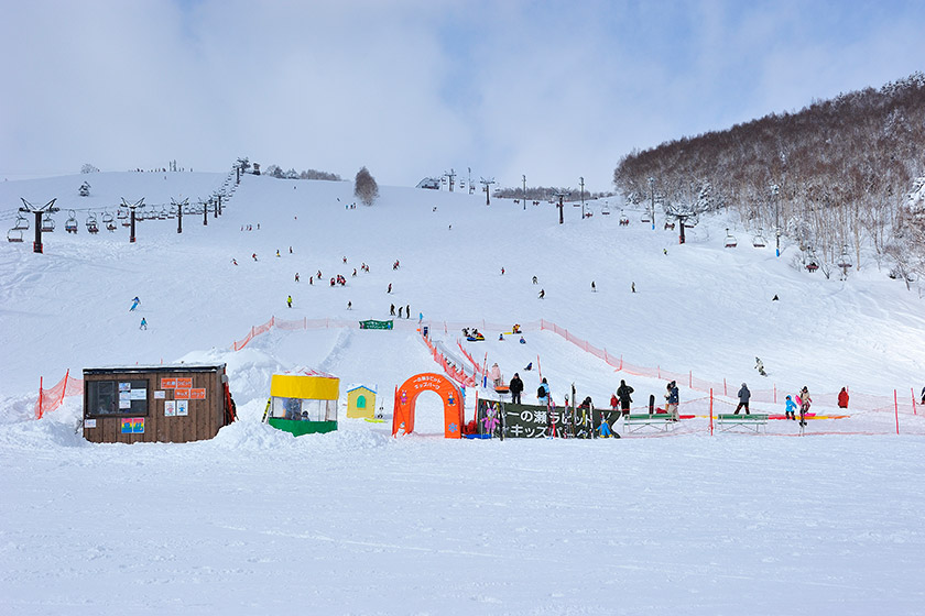 志賀高原の中央！ 13のスキー場の個性をツアー感覚で味わえる