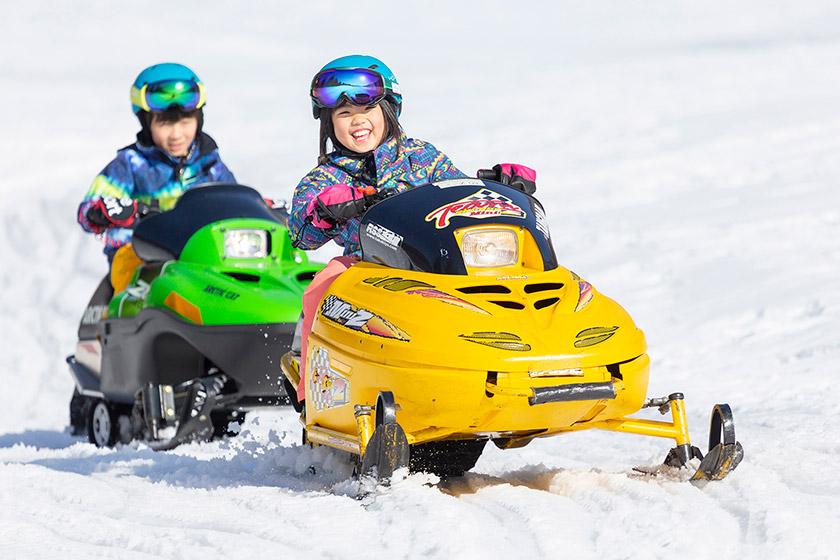 キッズスノーモービルが復活！スノーラフティングはスリル満点