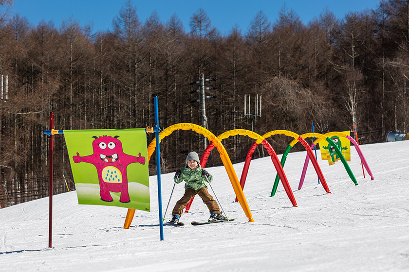 リフトデビューは 「ゴタくんのヒャッホー山」でスノーアスレチックにチャレンジ！