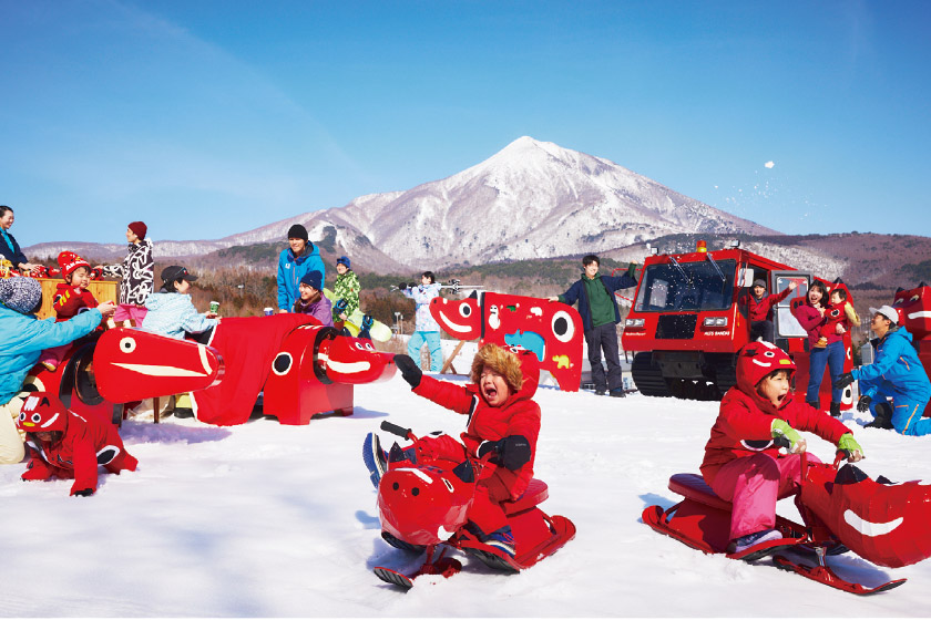 べこジェニックな空間で雪遊びが  楽しめる、でっこら赤べこ雪広場登場