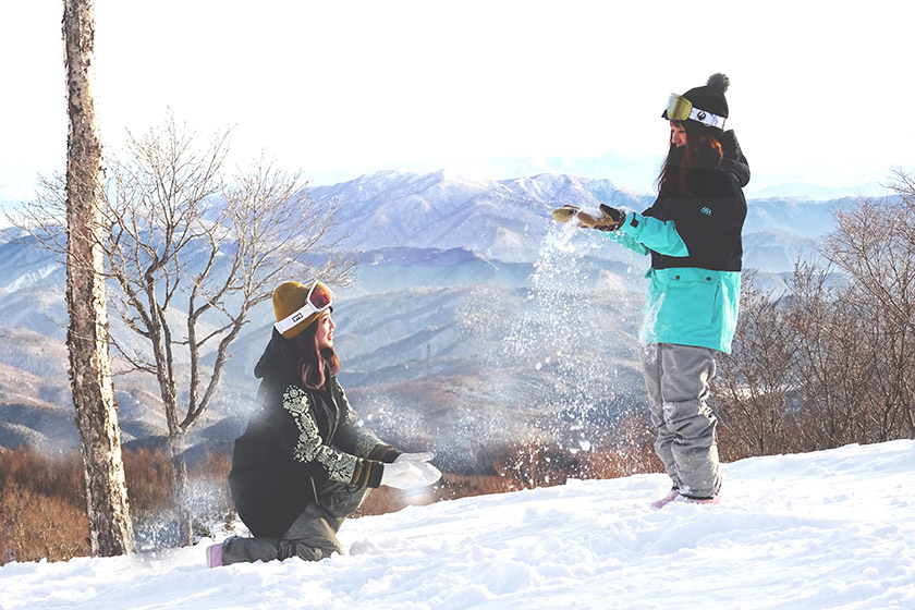 天然雪と約170基の最新鋭降雪機から造り出される極上ゲレンデ