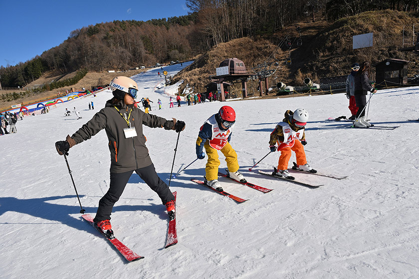 パラダ専用のスキー板で 安心して練習できる！