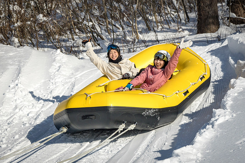 家族みんなでスピードを体感「スノーラフティング」