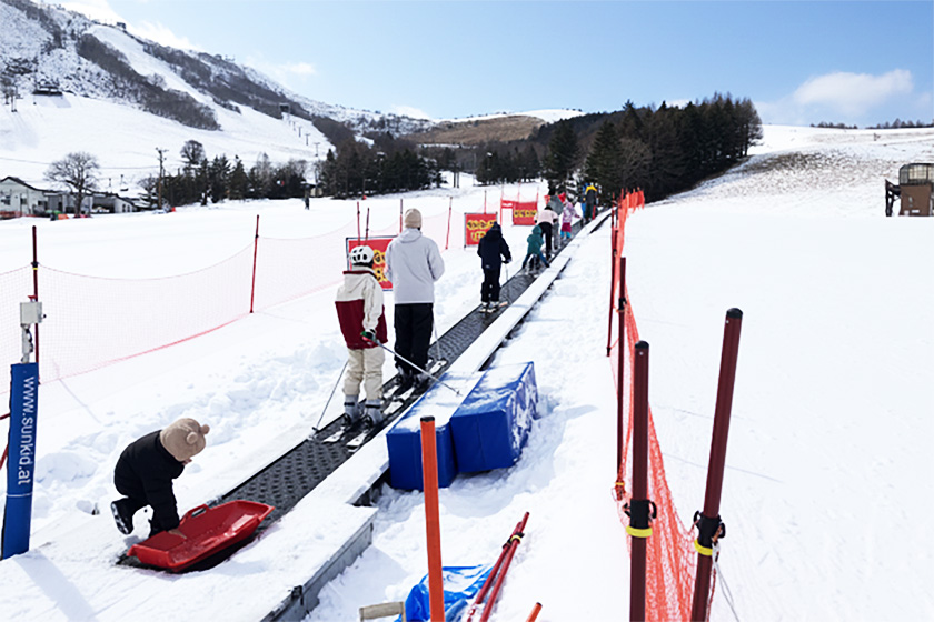 動く歩道「スノーウォーカー」で移動も楽々